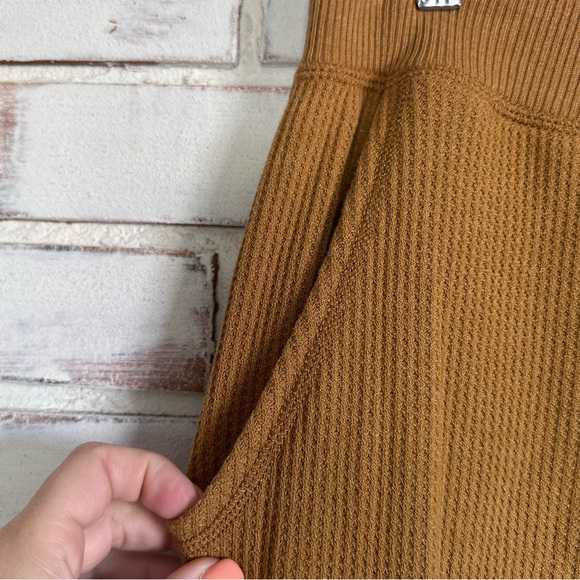 Aerie waffle joggers with pockets sizes medium - Picture 3 of 7